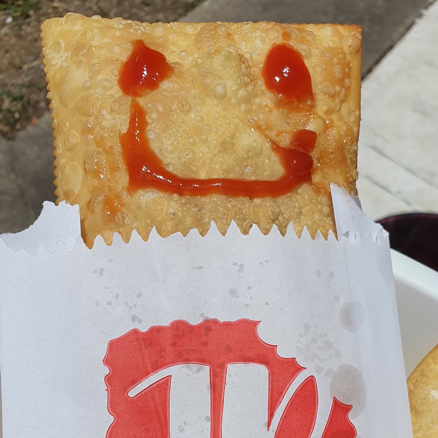 Pastel com molho
